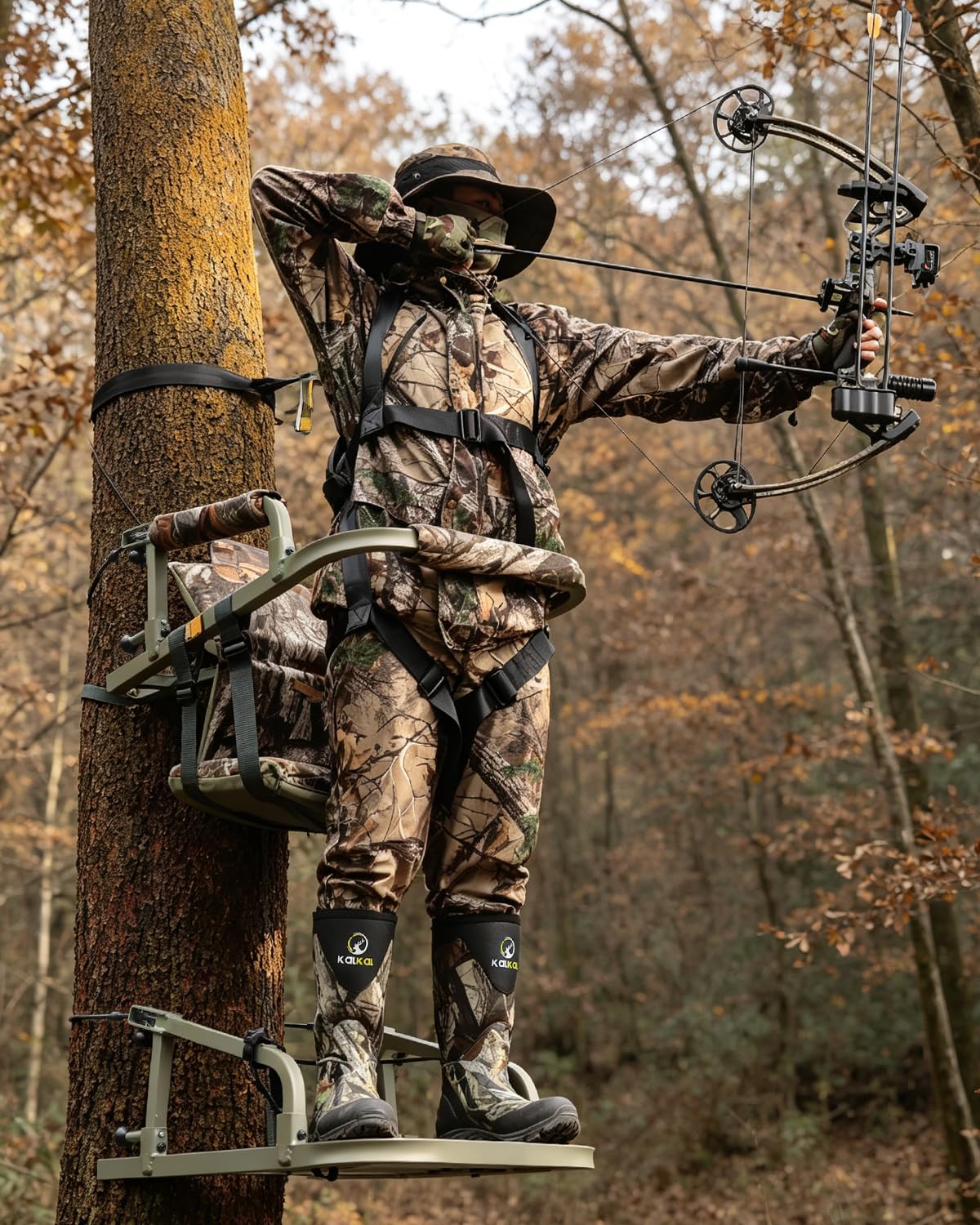 Climbing Tree Stand with Harness and Camo Seat Cushion E9518